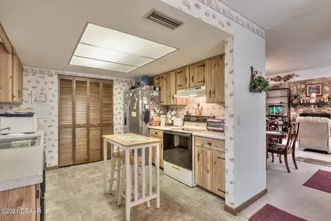 Kitchen - 199 Summerhaze Ct, Ormond Beach, FL 32174 photo 2 of 4