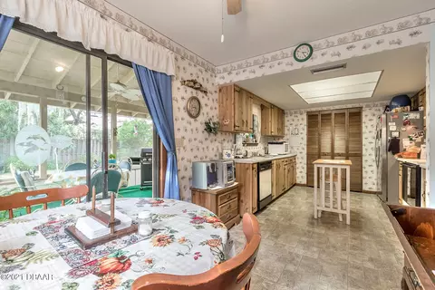 Kitchen - 199 Summerhaze Ct, Ormond Beach, FL 32174 photo 4 of 4