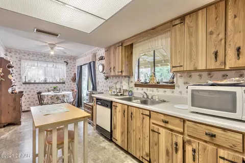 Kitchen - 199 Summerhaze Ct, Ormond Beach, FL 32174 photo 3 of 4