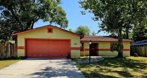 705 N Ridgewood Ave, Ormond Beach, FL 32174