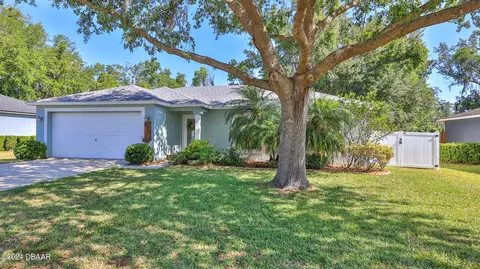 927 N Lake Lindley Dr, Deland, FL 32724