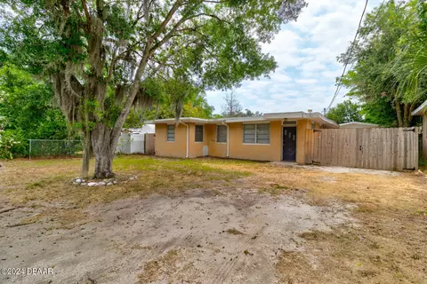 209 12th St, Holly Hill, FL 32117
