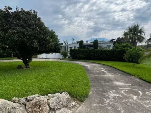 1915 S Peninsula Dr, Daytona Beach, FL 32118