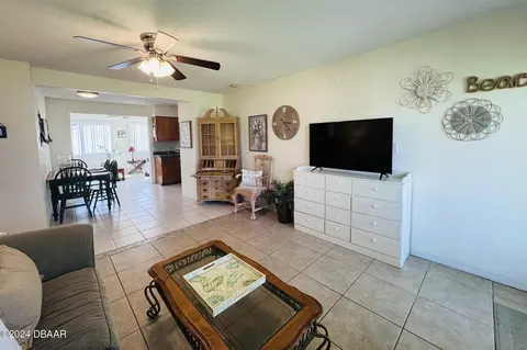 Living - 12 Berkley Rd, Ormond Beach, FL 32176 photo 2 of 5