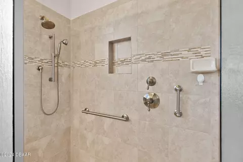 Bath - 1319 Redbourne Ln, Ormond Beach, FL 32174 photo 7 of 9