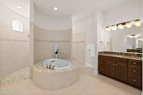 Bath - 1319 Redbourne Ln, Ormond Beach, FL 32174 photo 3 of 9