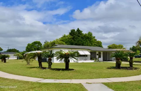 1232 E Lombardy Dr, Deltona, FL 32725