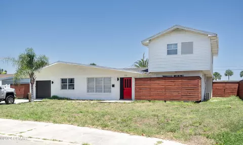 321 Cornell Dr, Daytona Beach, FL 32118
