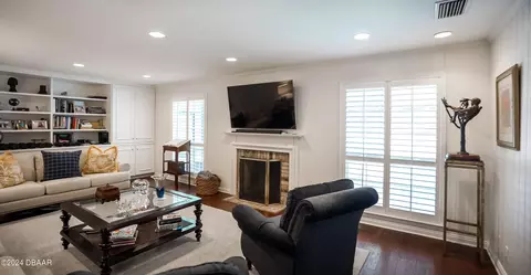 Living - 22 River Ridge Trl, Ormond Beach, FL 32174 photo 1 of 3