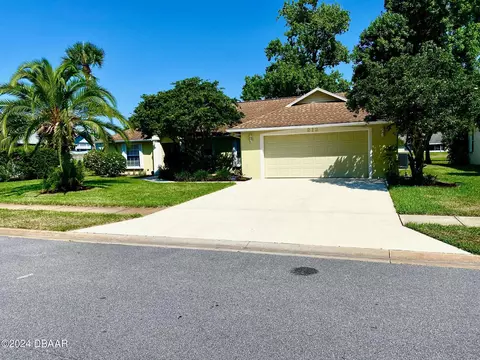 212 Hollowbrook Cir, Daytona Beach, FL 32114