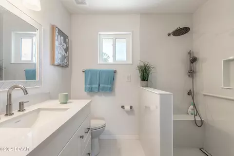 Bath - 290 Warwick Ave, Ormond Beach, FL 32174 photo 2 of 3