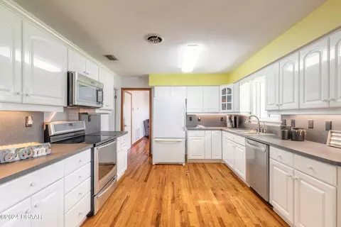 Kitchen - 290 Warwick Ave, Ormond Beach, FL 32174 photo 5 of 5