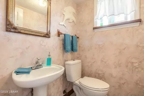 Bath - 290 Warwick Ave, Ormond Beach, FL 32174 photo 1 of 3