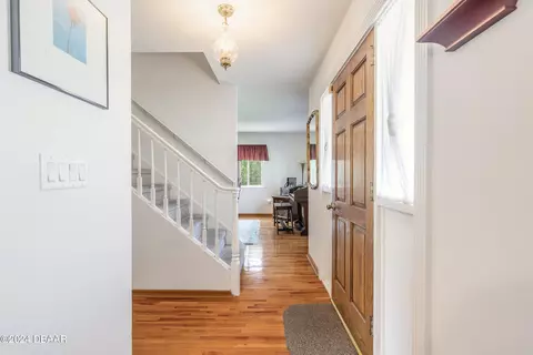 Entry Way - 290 Warwick Ave, Ormond Beach, FL 32174 photo 3 of 7