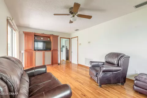 Living - 290 Warwick Ave, Ormond Beach, FL 32174 photo 3 of 4