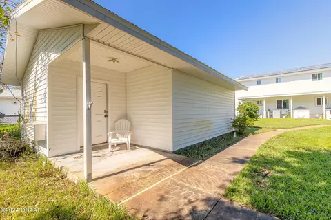 Exterior - 290 Warwick Ave, Ormond Beach, FL 32174 photo 5 of 7