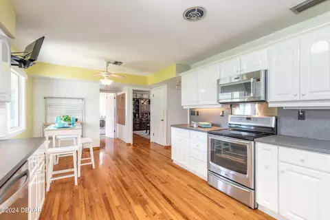 Kitchen - 290 Warwick Ave, Ormond Beach, FL 32174 photo 3 of 5