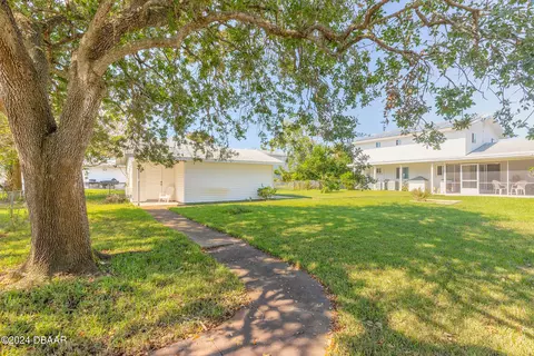 Exterior - 290 Warwick Ave, Ormond Beach, FL 32174 photo 4 of 7