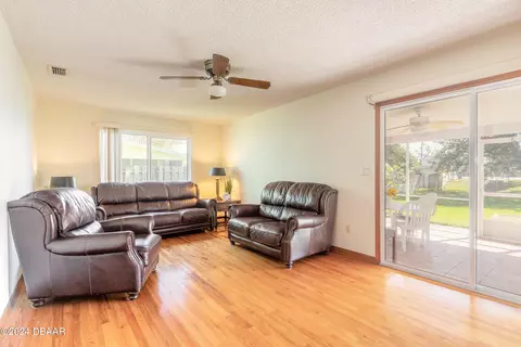 Living - 290 Warwick Ave, Ormond Beach, FL 32174 photo 4 of 4