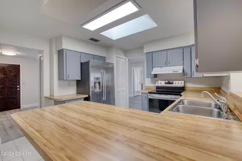 Kitchen - 118 Colina Pl, Ormond Beach, FL 32174 photo 2 of 3