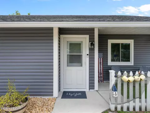 2807 Yule Tree Dr, Edgewater, FL 32141 photo 4