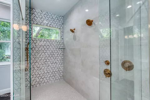 Bath - 260 Spreading Oak Ln, Ormond Beach, FL 32174 photo 6 of 15
