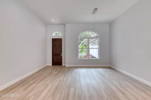 Living - 260 Spreading Oak Ln, Ormond Beach, FL 32174 photo 3 of 11
