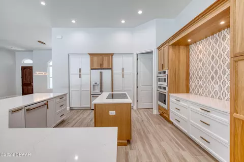 Kitchen - 260 Spreading Oak Ln, Ormond Beach, FL 32174 photo 6 of 8