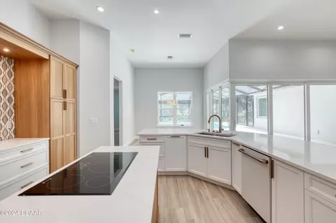 Kitchen - 260 Spreading Oak Ln, Ormond Beach, FL 32174 photo 5 of 8