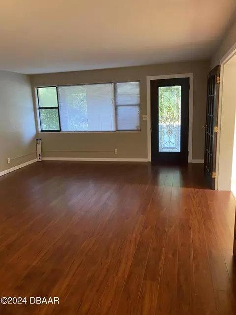 Living - 270 Willow Pl, Ormond Beach, FL 32174 photo 2 of 3