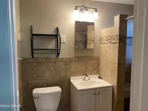 Bath - 270 Willow Pl, Ormond Beach, FL 32174 photo 1 of 3