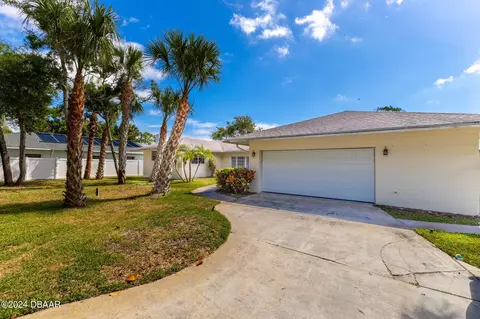 Exterior - 1327 Oak Forest Dr, Ormond Beach, FL 32174 photo 3 of 11