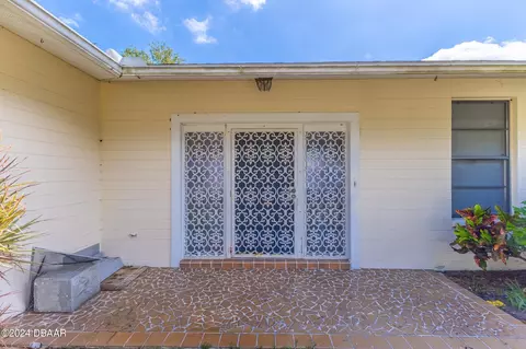 Exterior - 1327 Oak Forest Dr, Ormond Beach, FL 32174 photo 5 of 11