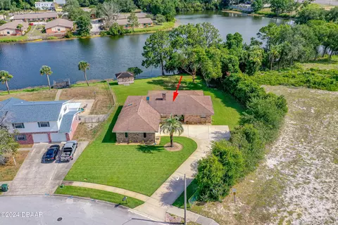 102 Springwood Dr, Daytona Beach, FL 32119