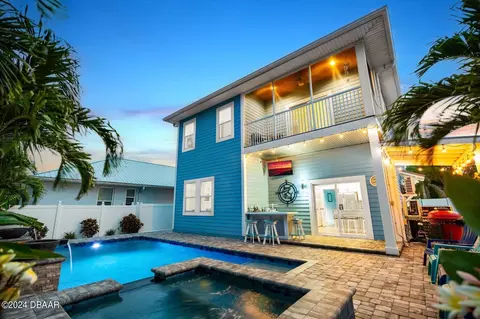 817 E 1st Ave, New Smyrna Beach, FL 32169