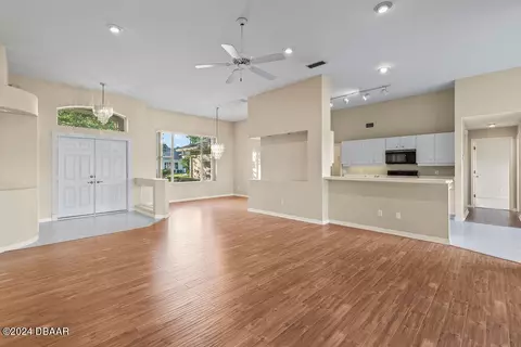 Living - 30 Creek Bluff Way, Ormond Beach, FL 32174 photo 3 of 5