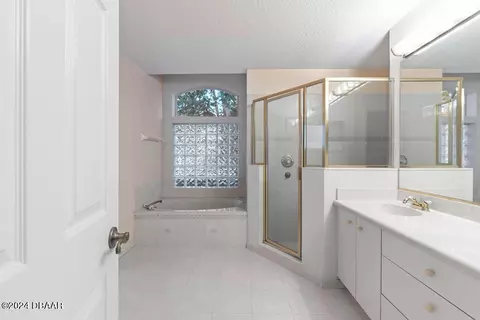 Bath - 30 Creek Bluff Way, Ormond Beach, FL 32174 photo 1 of 5