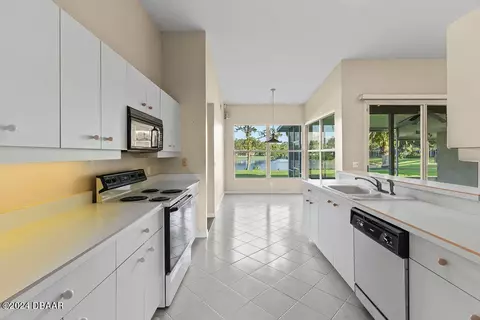 Kitchen - 30 Creek Bluff Way, Ormond Beach, FL 32174 photo 3 of 6