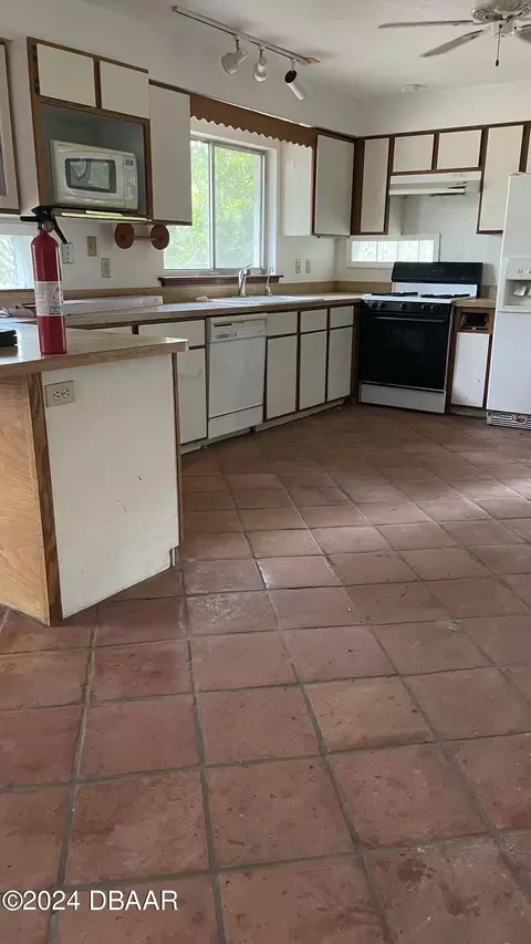 Kitchen - 1085 Hall Rd, Malabar, FL 32950 photo 2 of 2