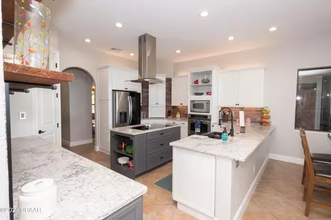 Kitchen - 175 Whitcomb Dr, Geneva, FL 32732 photo 6 of 8