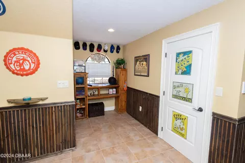 Entry Way - 175 Whitcomb Dr, Geneva, FL 32732 photo 4 of 4