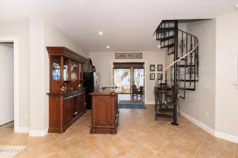 Entry Way - 175 Whitcomb Dr, Geneva, FL 32732 photo 2 of 4