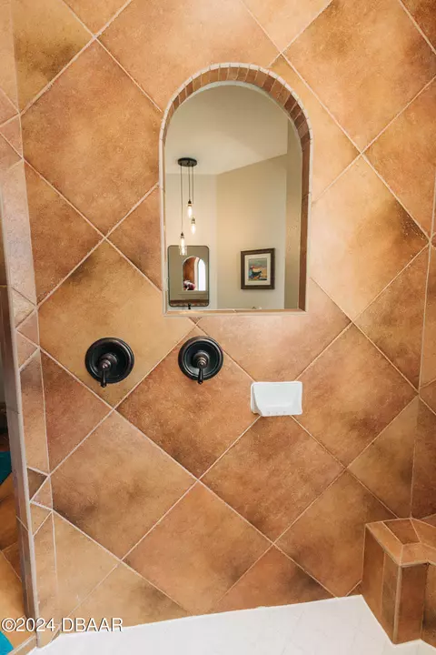 Bath - 175 Whitcomb Dr, Geneva, FL 32732 photo 8 of 17