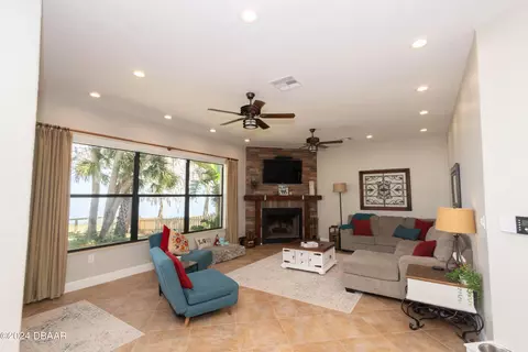 Living - 175 Whitcomb Dr, Geneva, FL 32732 photo 1 of 1