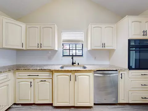 Kitchen - 30 Choctaw Trl, Ormond Beach, FL 32174 photo 9 of 15