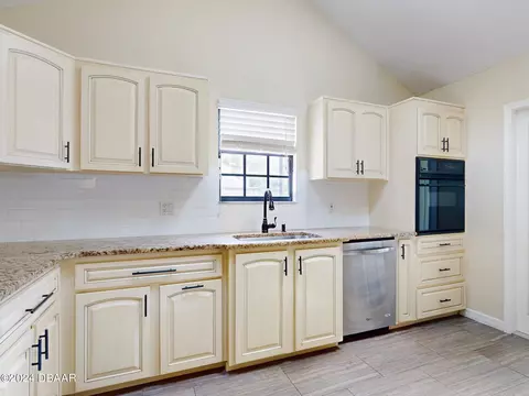 Kitchen - 30 Choctaw Trl, Ormond Beach, FL 32174 photo 12 of 15