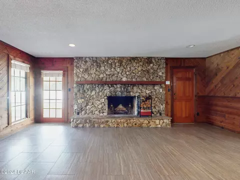Living - 30 Choctaw Trl, Ormond Beach, FL 32174 photo 9 of 18