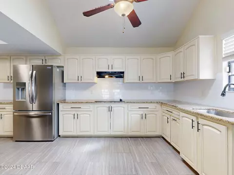 Kitchen - 30 Choctaw Trl, Ormond Beach, FL 32174 photo 7 of 15