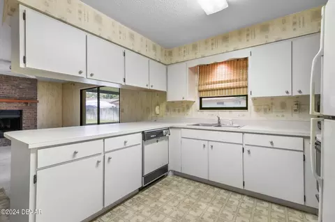 Kitchen - 1307 Overbrook Dr, Ormond Beach, FL 32174 photo 3 of 4