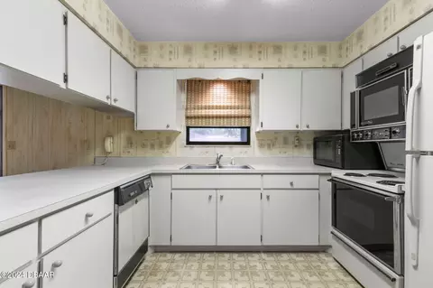 Kitchen - 1307 Overbrook Dr, Ormond Beach, FL 32174 photo 2 of 4